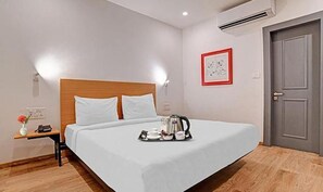 Egyptian cotton sheets, premium bedding, in-room safe, desk - Fabhotel Destiny 78 (Indore)