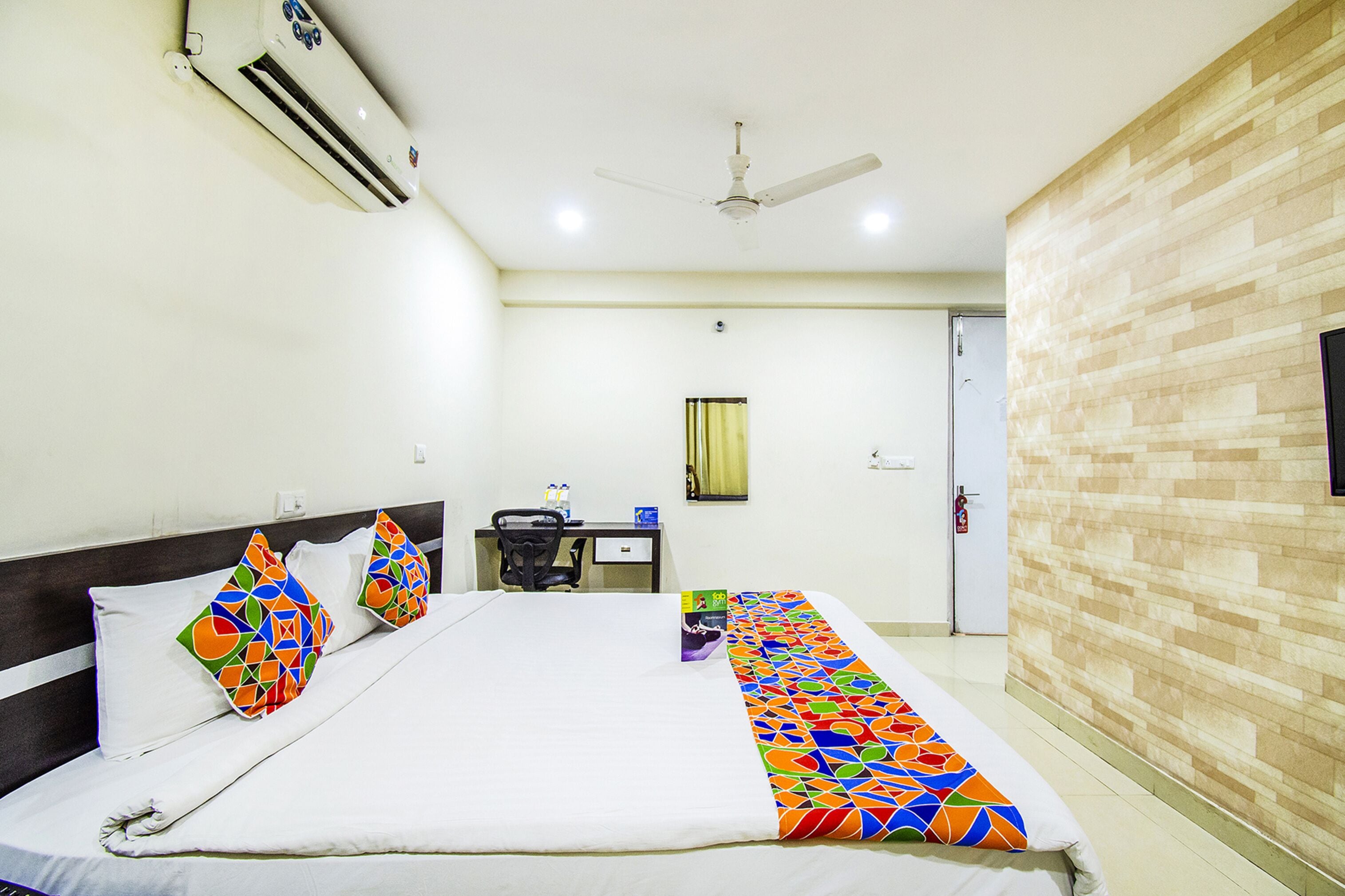 Foto - FabHotel Pride Inn - Nr TCS Deccan Park, Hitech City