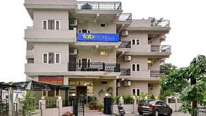 A multi-story building with a sign for 'Fab Hotels'. - Fabexpress Central Park (Dehradun)