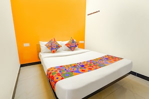 Egyptian cotton sheets, premium bedding, in-room safe, desk