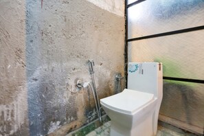 Doccia, soffione a pioggia, set di cortesia gratuito, asciugamani