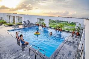 Swim-up bar - FabHotel Indeedcare Hotel & Resorts (Barasat)
