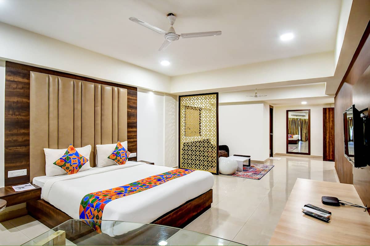 Suite | 1 bedroom, Egyptian cotton sheets, premium bedding, in-room safe