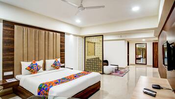 Suite | Egyptian cotton sheets, premium bedding, in-room safe, desk