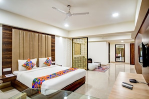 Suite | Egyptian cotton sheets, premium bedding, in-room safe, desk - FabHotel Indeedcare Hotel & Resorts (Barasat)