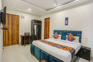 Egyptian cotton sheets, premium bedding, in-room safe, desk - Fabhotel Shiv Rachna (Jaipur)