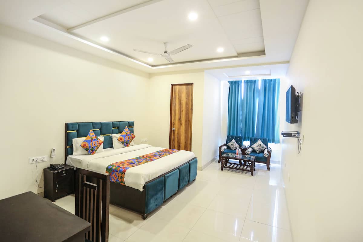 Deluxe kamer | Lakens van Egyptisch katoen, luxe beddengoed, een kluis op de kamer