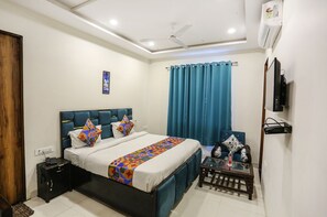 Egyptian cotton sheets, premium bedding, in-room safe, desk - Fabhotel Shiv Rachna (Jaipur)