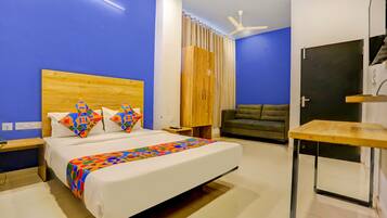 Deluxe Room | Egyptian cotton sheets, premium bedding, in-room safe, desk