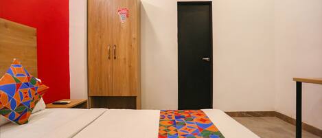 Egyptian cotton sheets, premium bedding, in-room safe, desk