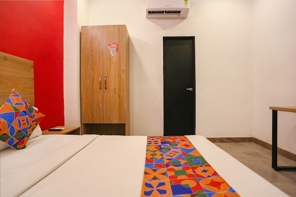 Egyptian cotton sheets, premium bedding, in-room safe, desk - FabHotel Grand Capitol (Jaipur)