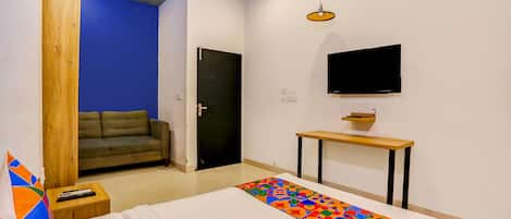 Egyptian cotton sheets, premium bedding, in-room safe, desk