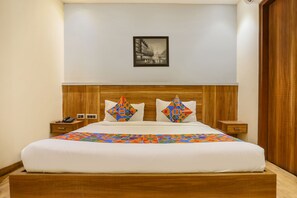 Egyptian cotton sheets, premium bedding, in-room safe, desk - Fabhotel Royal Touch (New Delhi)