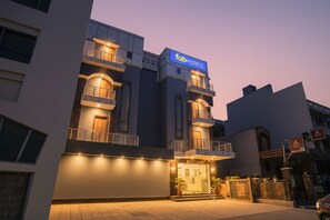 Exterior - Fabhotel Royal Touch (New Delhi)