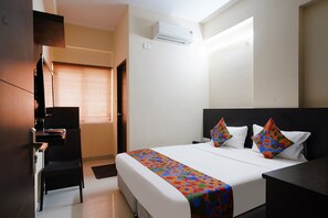 Egyptian cotton sheets, premium bedding, in-room safe, desk