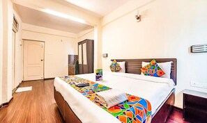 Deluxe Room | Egyptian cotton sheets, premium bedding, in-room safe, desk