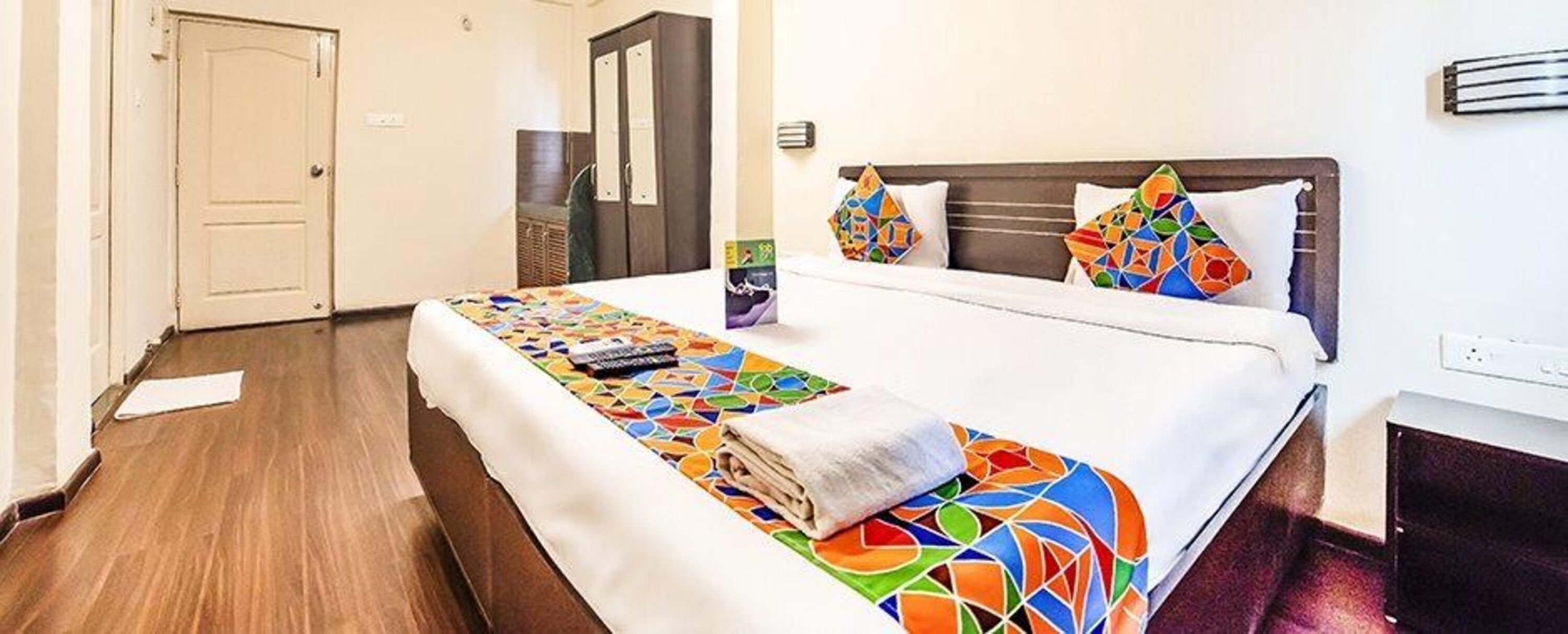 Egyptian cotton sheets, premium bedding, in-room safe, desk