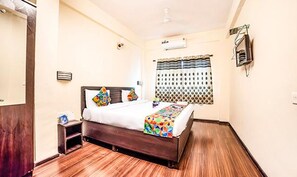 华丽客房 | 埃及棉床单、高档床上用品、客房内保险箱、办公桌