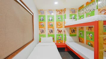 Egyptian cotton sheets, premium bedding, in-room safe, desk