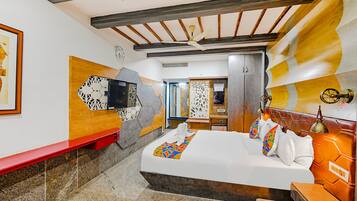 Egyptian cotton sheets, premium bedding, in-room safe, desk