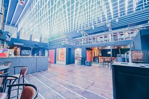 Bar (on property) - Fabhotel Prime Middleton (Bhubaneshwar)