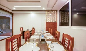 Dining - FabHotel Emirates Suites (Bengaluru)