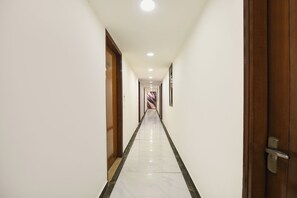 Lobby - FabHotel Under Bridge (New Delhi)