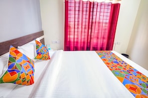 Egyptian cotton sheets, premium bedding, in-room safe, desk - Via Town Space Apartment (Chennai)
