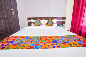 Egyptian cotton sheets, premium bedding, in-room safe, desk - Via Town Space Apartment (Chennai)
