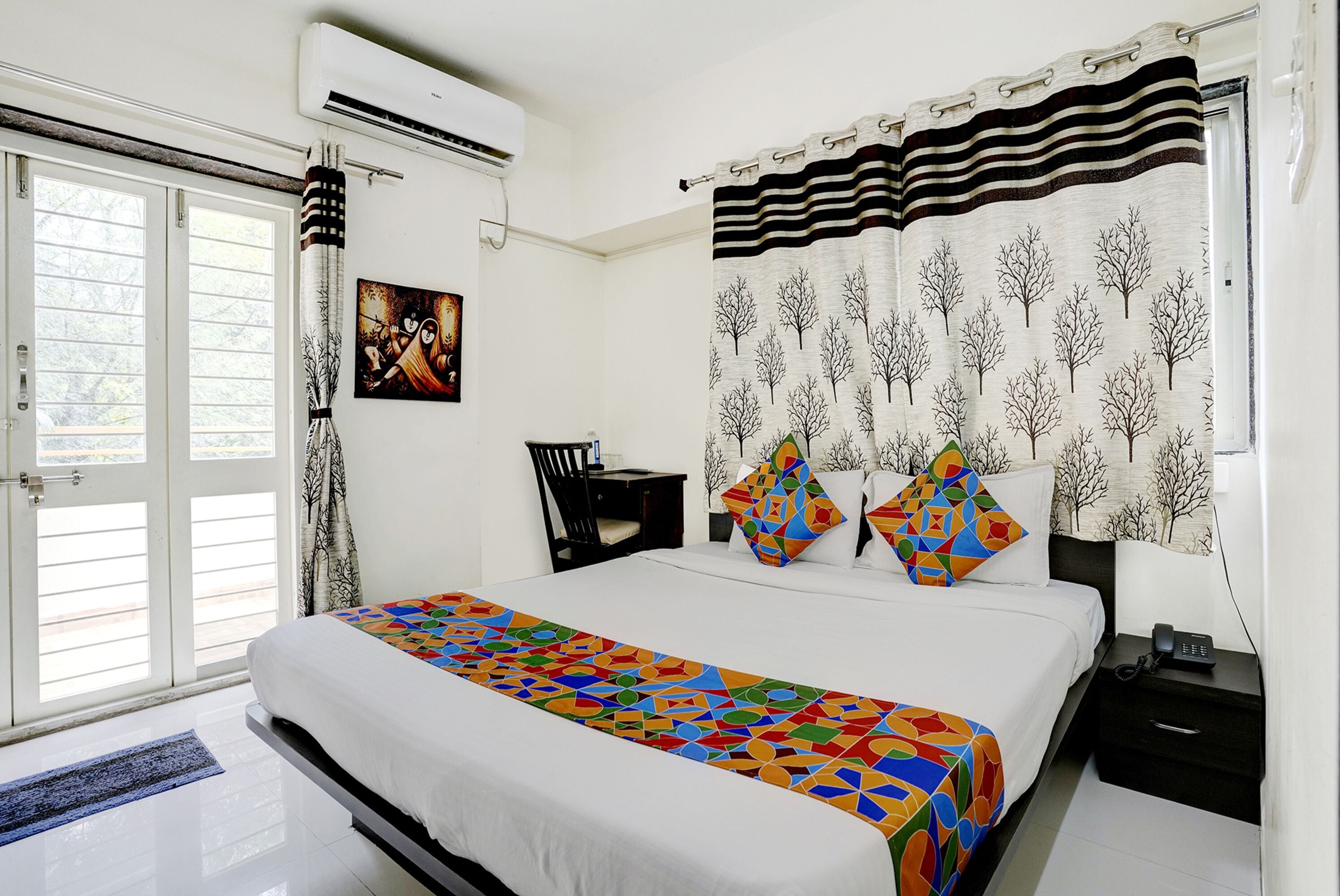 Egyptian cotton sheets, premium bedding, in-room safe, desk