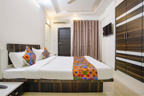 Egyptian cotton sheets, premium bedding, in-room safe, desk - FabHotel Shree Balaji NX Banquets & Apartment (Mumbai)
