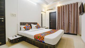 Egyptian cotton sheets, premium bedding, in-room safe, desk
