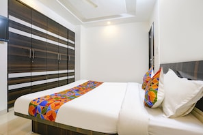 1 bedroom, Egyptian cotton sheets, premium bedding, in-room safe