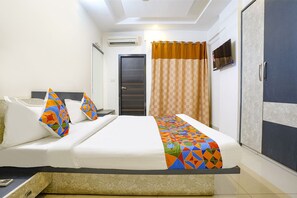 1 bedroom, Egyptian cotton sheets, premium bedding, in-room safe