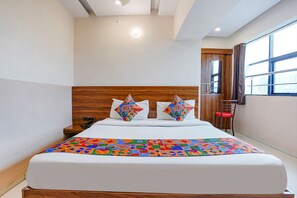 Egyptian cotton sheets, premium bedding, in-room safe, desk
