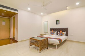 Premium kamer | Lakens van Egyptisch katoen, luxe beddengoed, een kluis op de kamer