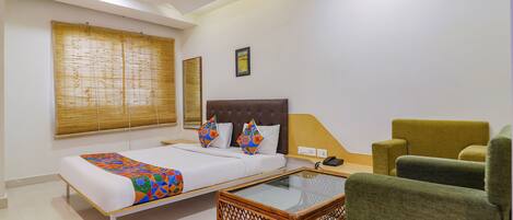 Egyptian cotton sheets, premium bedding, in-room safe, desk