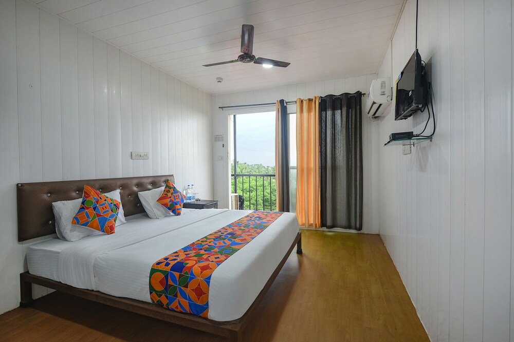 FabExpress Vincy Place, Mandrem Beach