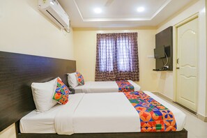 Egyptian cotton sheets, premium bedding, in-room safe, desk - Fabhotel Champion Residency (Bengaluru)