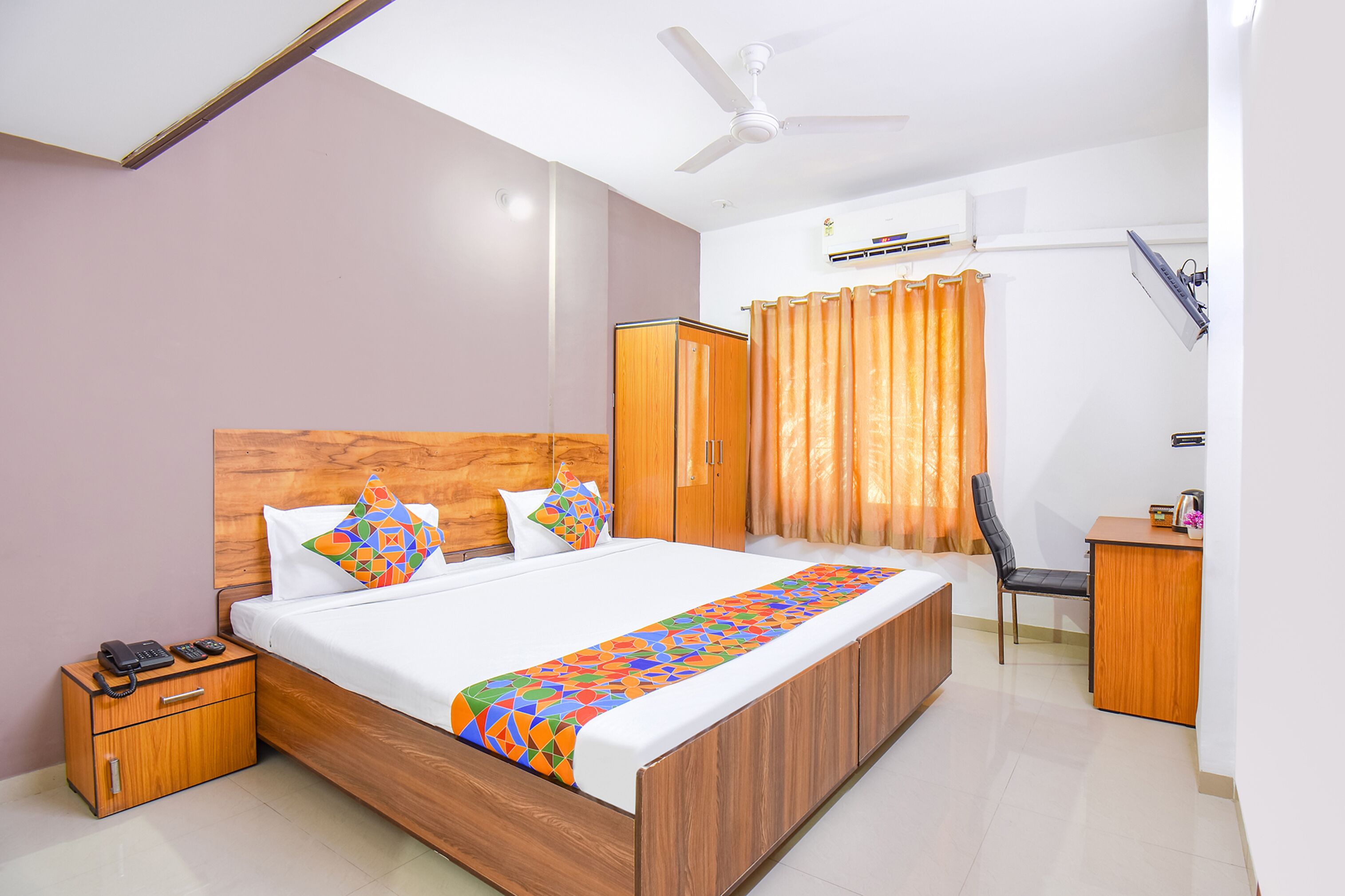 Deluxe Room | Egyptian cotton sheets, premium bedding, in-room safe, desk