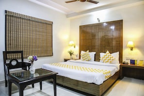 Egyptian cotton sheets, premium bedding, in-room safe, desk - FabHotel Station 3 (New Delhi)