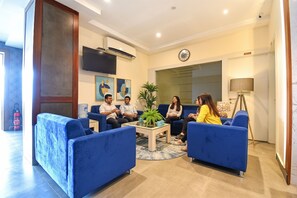 로비 좌석 공간