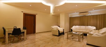 Fabhotel High Rise