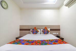 Deluxe Room | Egyptian cotton sheets, premium bedding, in-room safe, desk - Fabhotel Pride Inn Financia (Hyderabad)