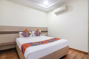 Deluxe Room | Egyptian cotton sheets, premium bedding, in-room safe, desk - Fabhotel Pride Inn Financia (Hyderabad)
