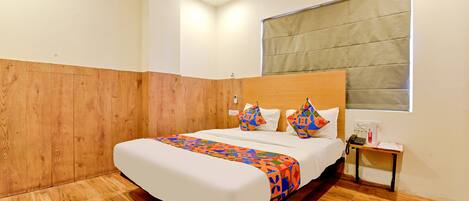 Egyptian cotton sheets, premium bedding, in-room safe, desk