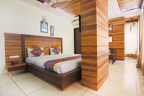 Egyptian cotton sheets, premium bedding, in-room safe, desk