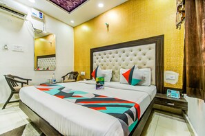 Premium Room | Egyptian cotton sheets, premium bedding, in-room safe, desk - FabHotel KS (Amritsar)