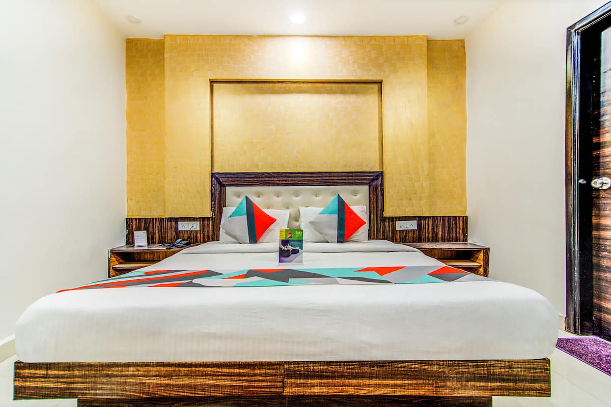 Egyptian cotton sheets, premium bedding, in-room safe, desk