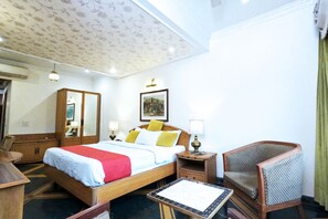 Premium Room | Egyptian cotton sheets, premium bedding, desk, free WiFi - Fabhotel Kwality Regency (Chandigarh)